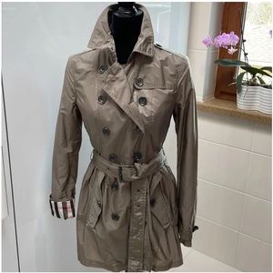 Burberry Short Packable Cinched Coat Sz 6